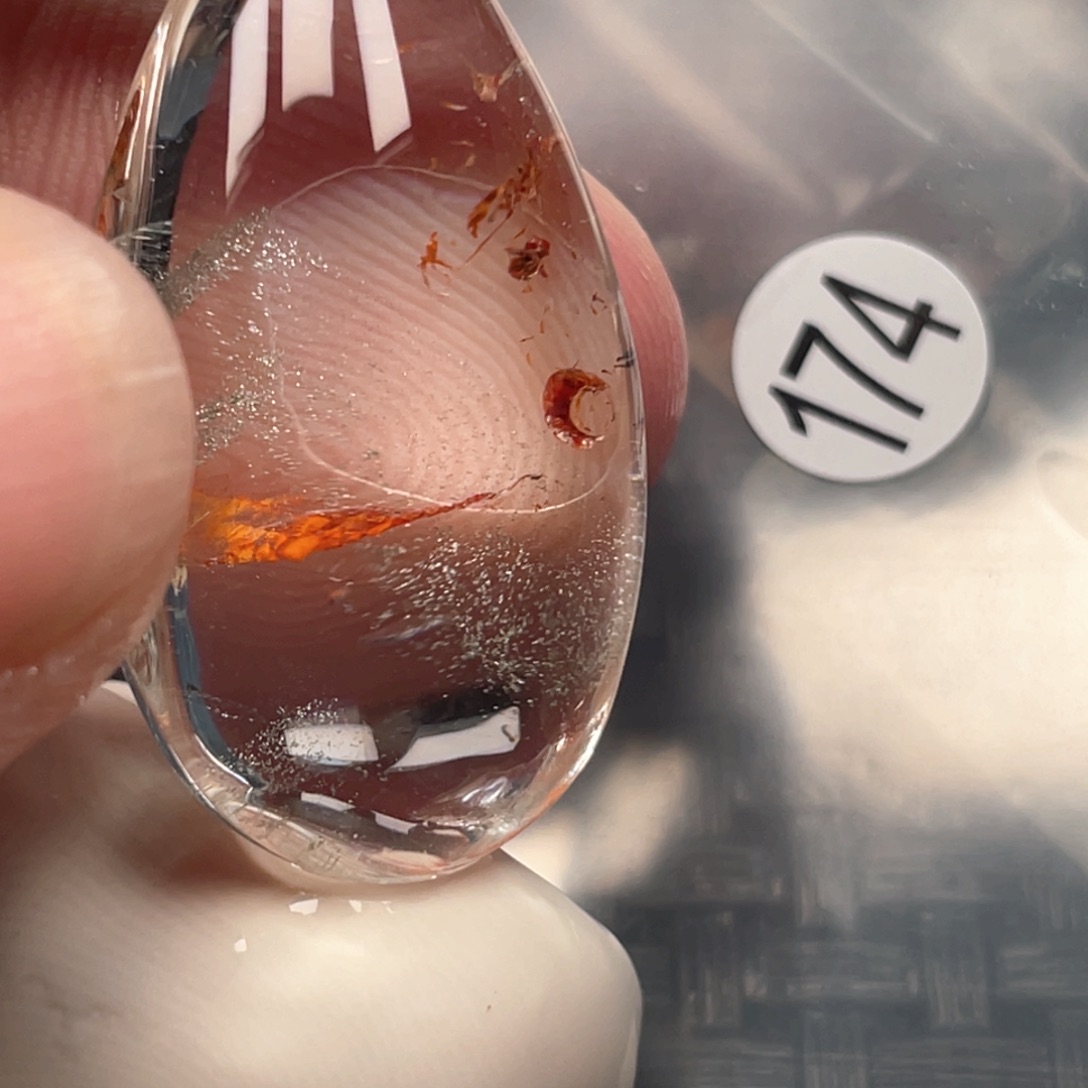 【闪购商品】颈饰未镶嵌水晶?**e