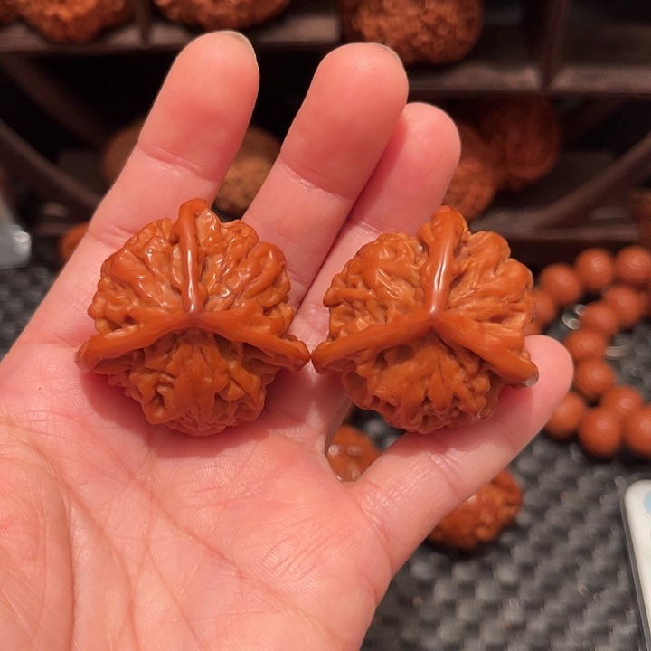 文玩核桃把件三棱