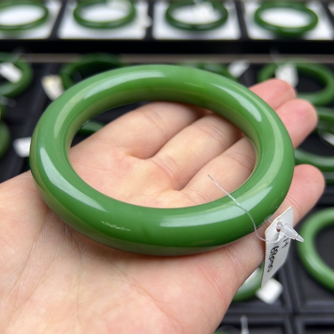 和田玉（碧玉）未镶嵌手镯