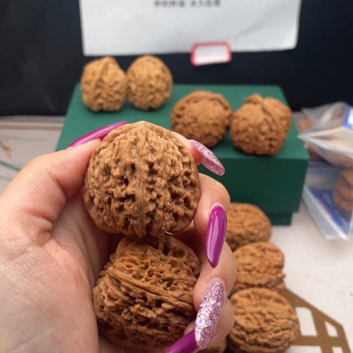 **** 文玩核桃吊坠南疆