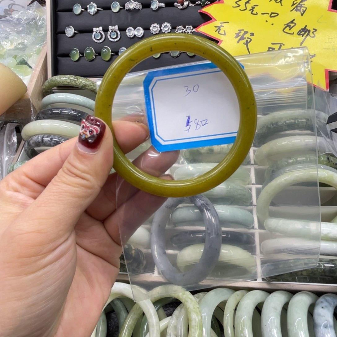 蛇纹石玉手镯未镶嵌