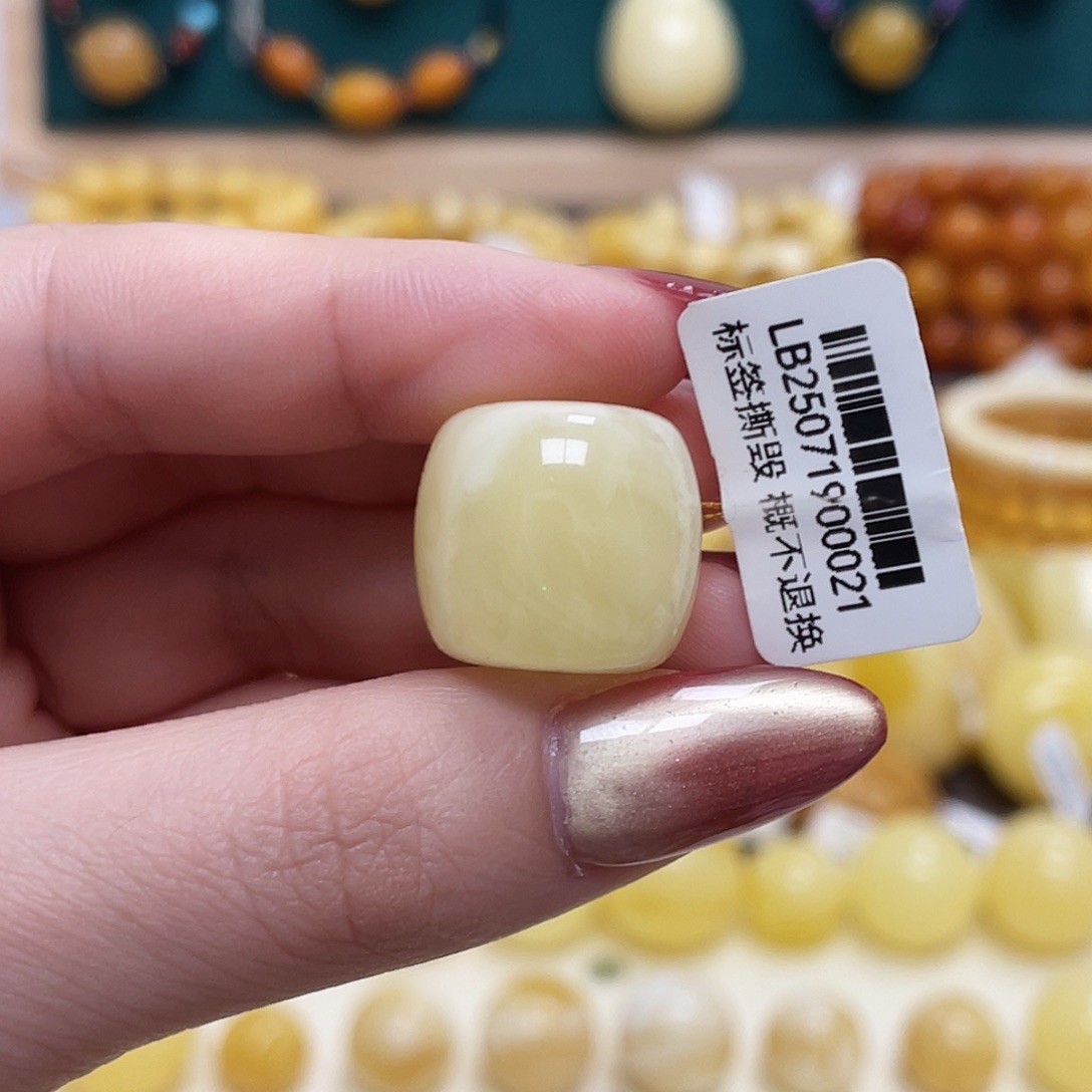 蜜蜡未镶嵌珠宝奇石18.5*17.3mm墩子 瑕