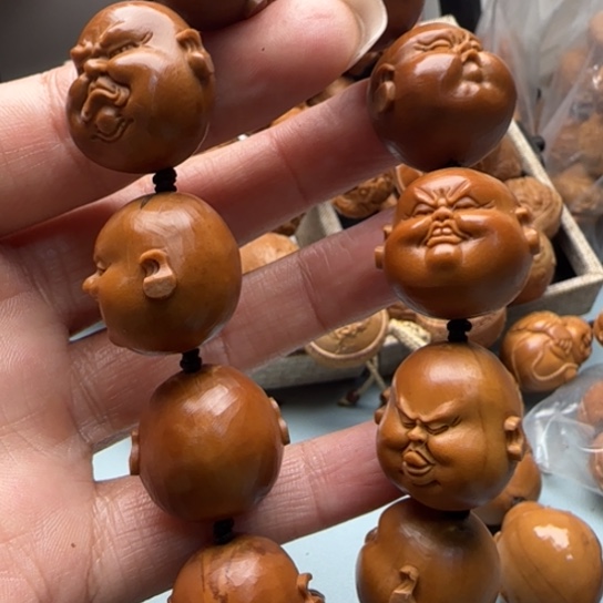 橄榄核手串雕刻工艺