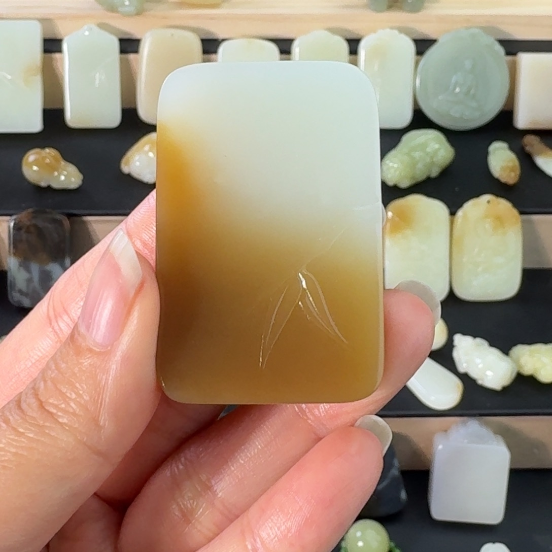 风***玲和田玉未镶嵌颈饰