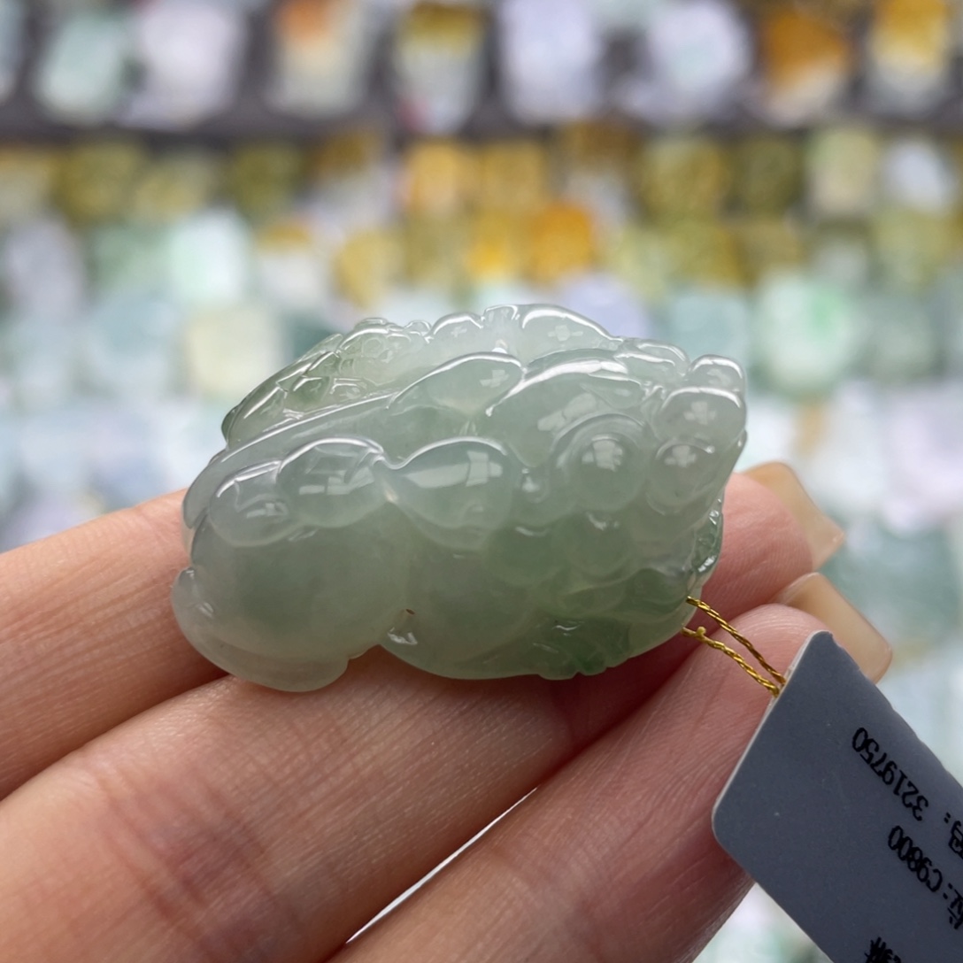 翡翠未镶嵌颈饰貔貅