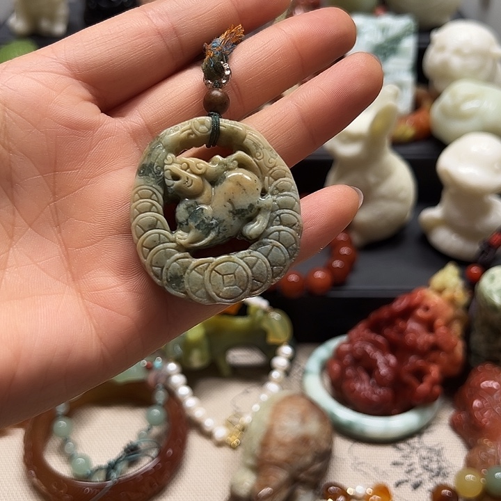 蛇纹石玉吊坠未镶嵌