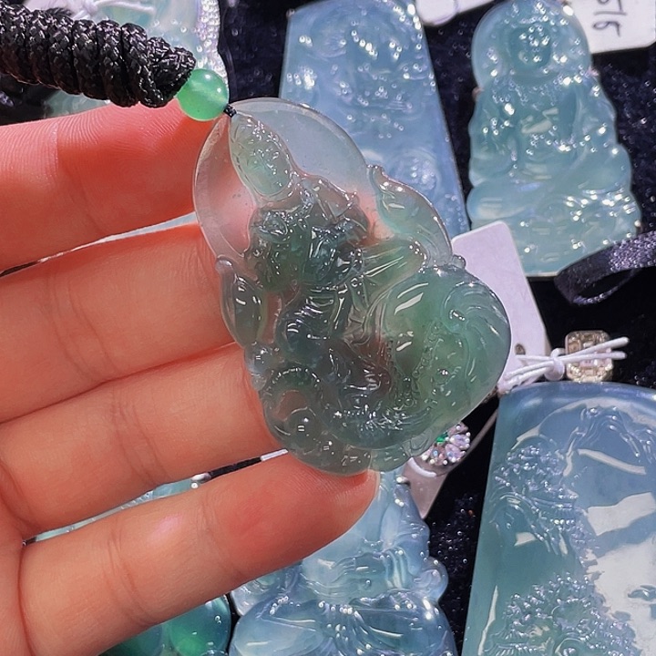 翡翠颈饰未镶嵌47，