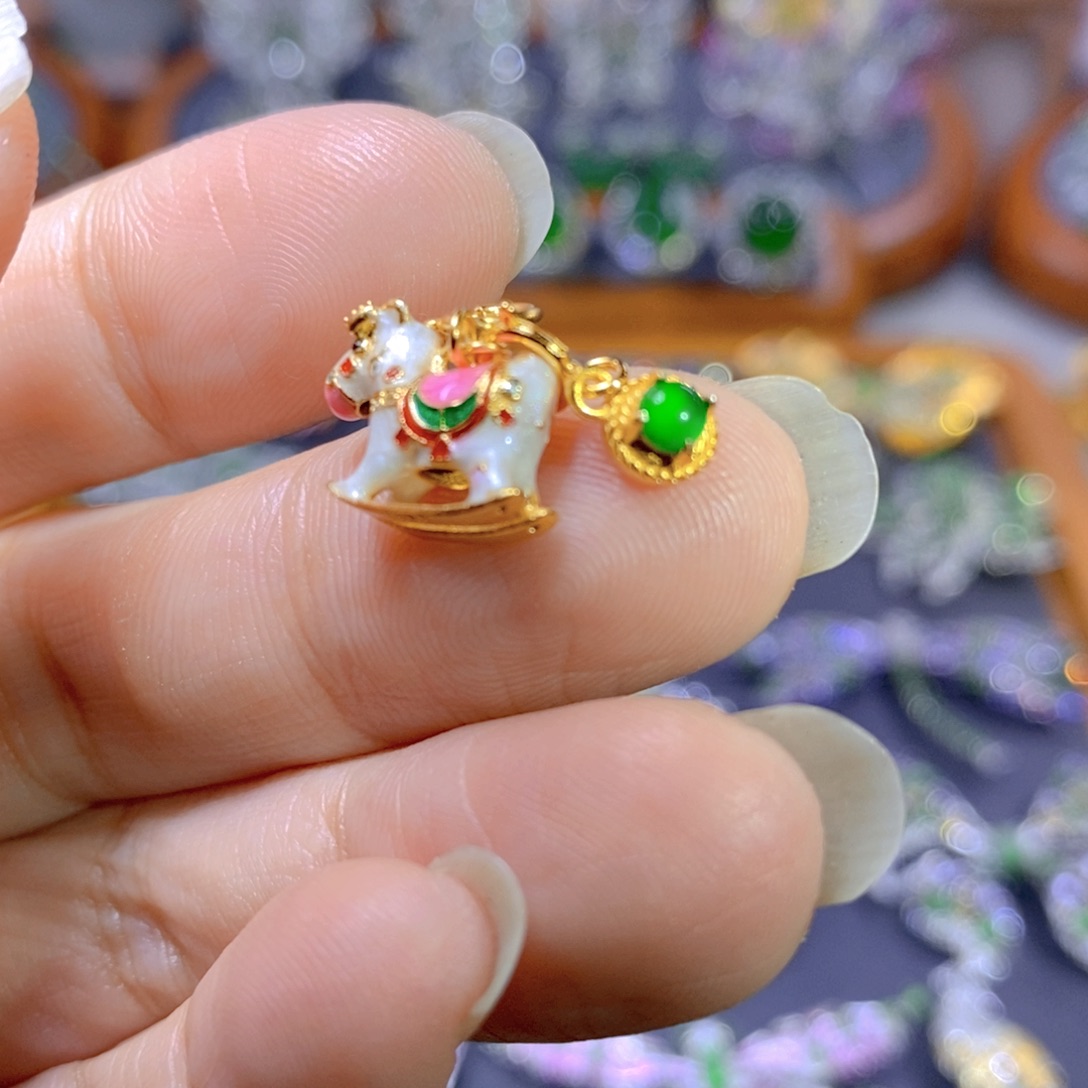 翡翠颈饰银S925镶嵌天然翡翠