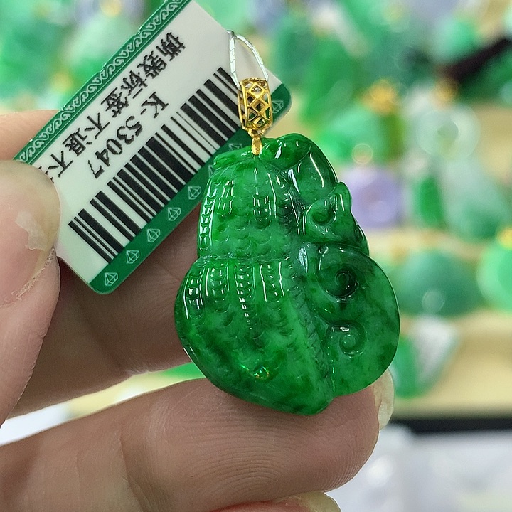 翡翠颈饰18K金镶嵌挂件