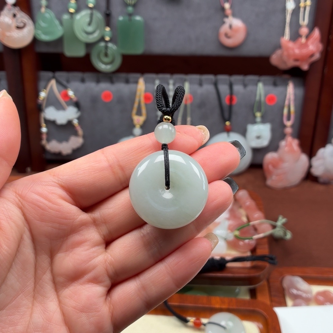 石英质玉未镶嵌颈饰