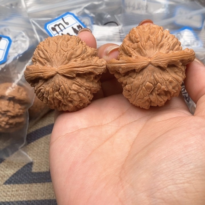 猴头核桃吊坠2219号色差白狮子47