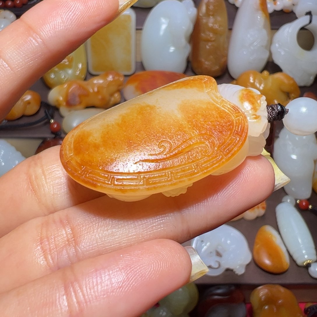 和田玉未镶嵌颈饰霸****哥
