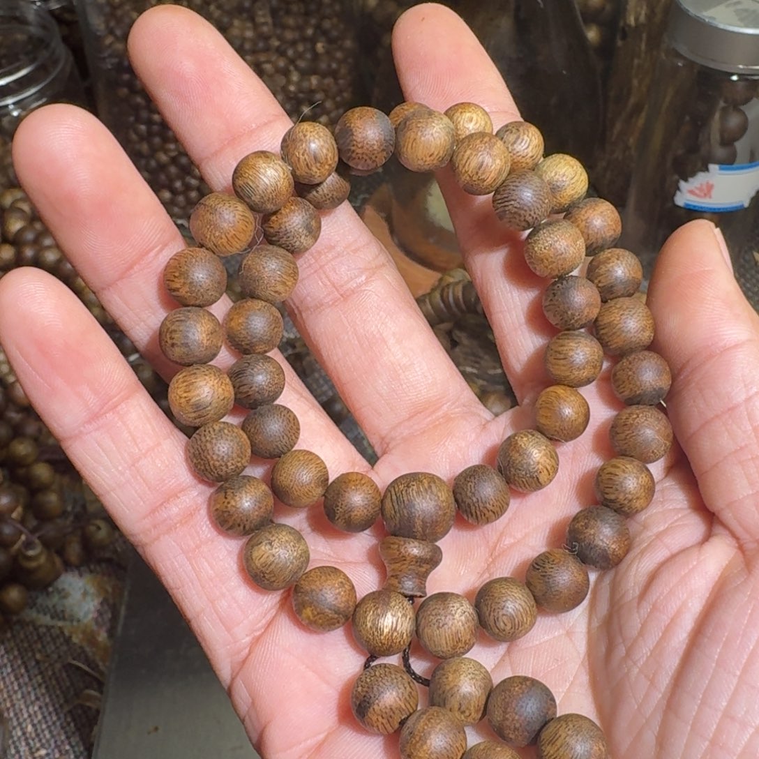 沉香木手串海南乌身十年老树0.911.4克