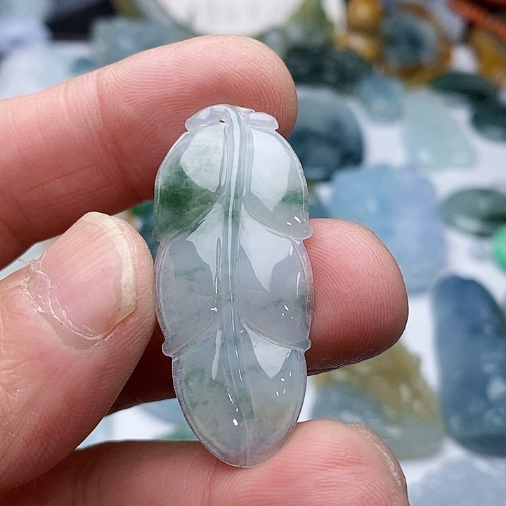 翡翠颈饰未镶嵌叶子