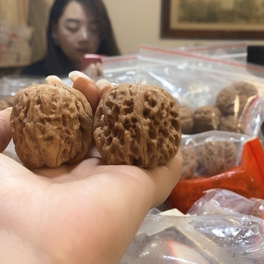 文玩核桃吊坠41门墩有修