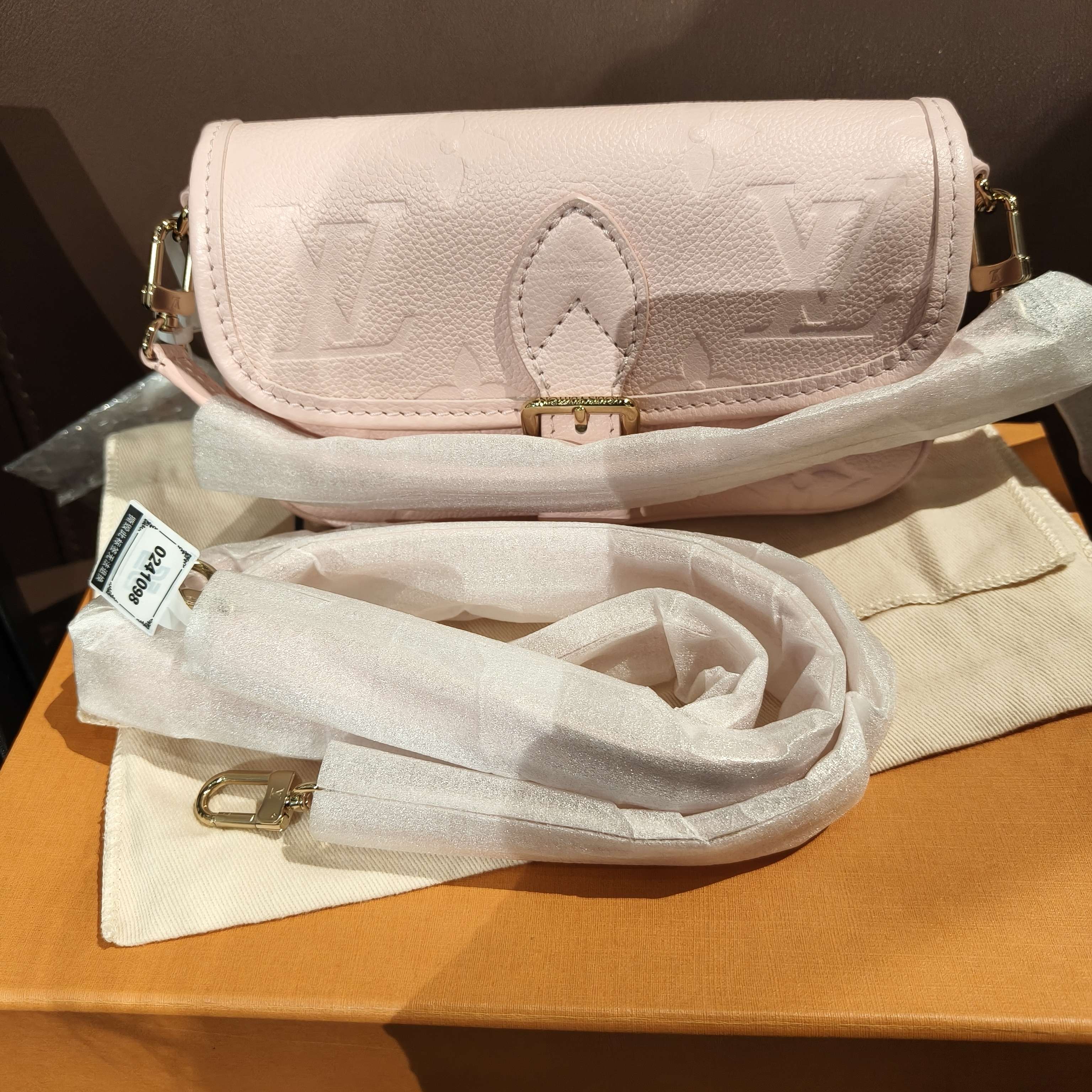 99新 LouisVuitton/路易威登 LV 粉色法棍
