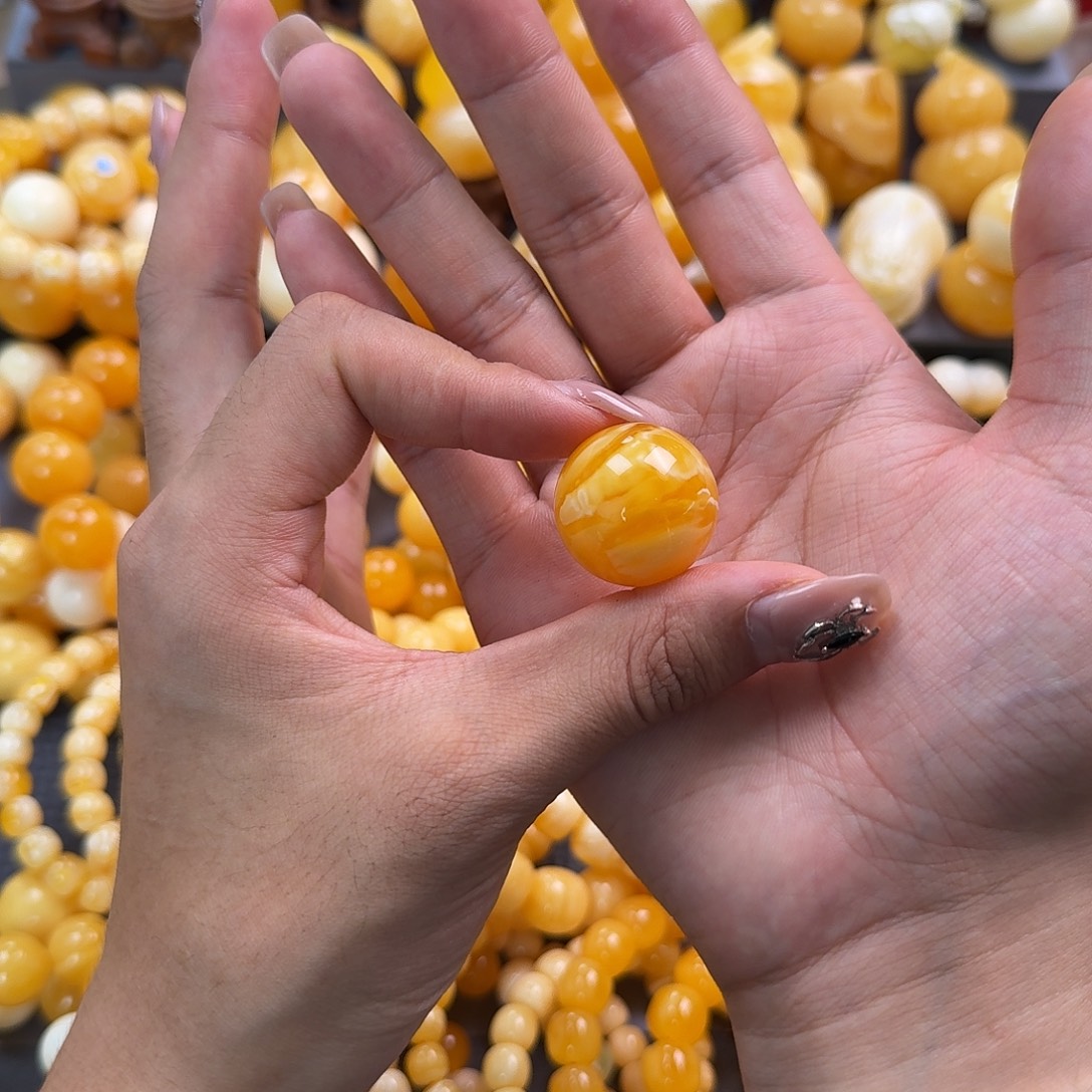 蜜蜡未镶嵌珠宝奇石