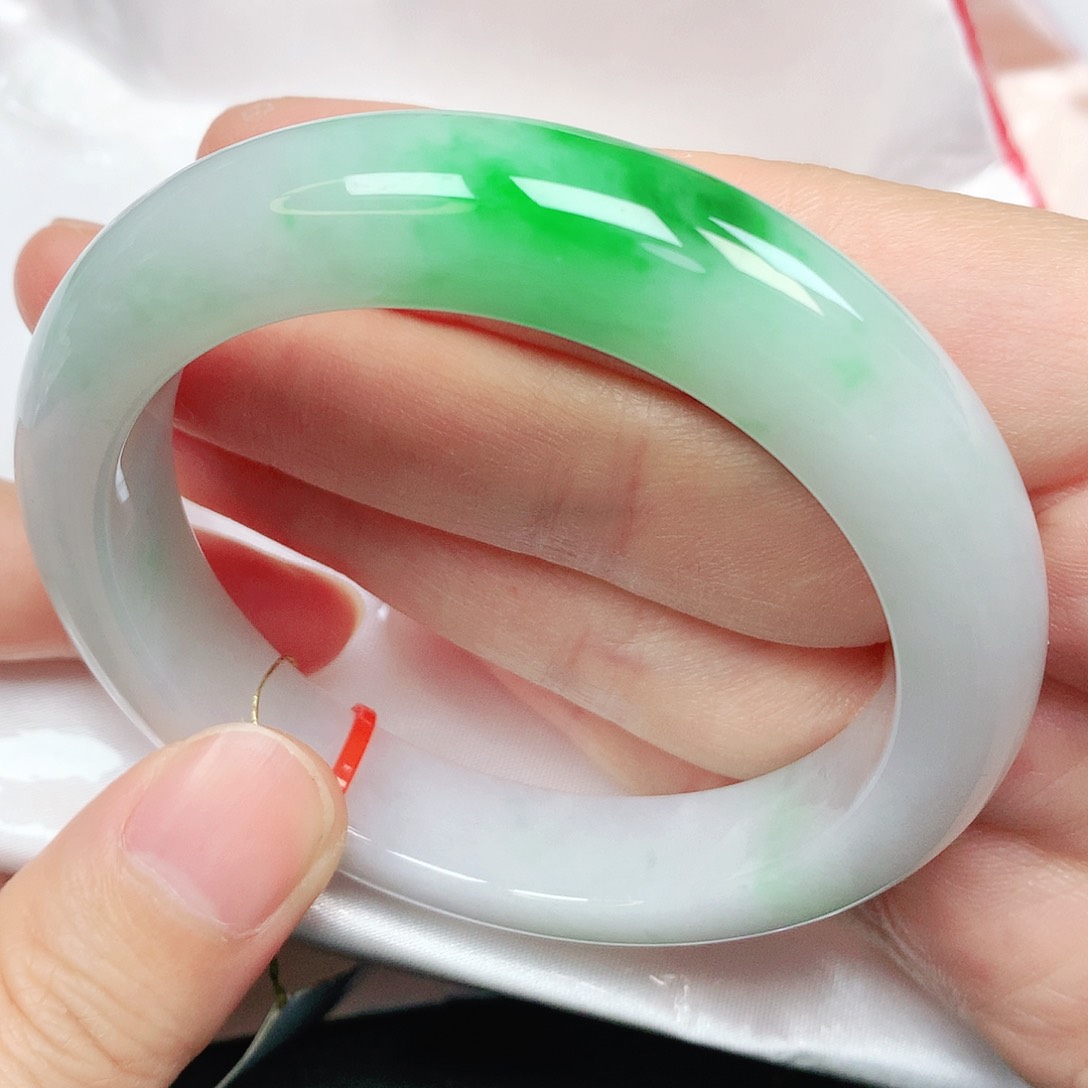 翡翠手镯未镶嵌抖音质检