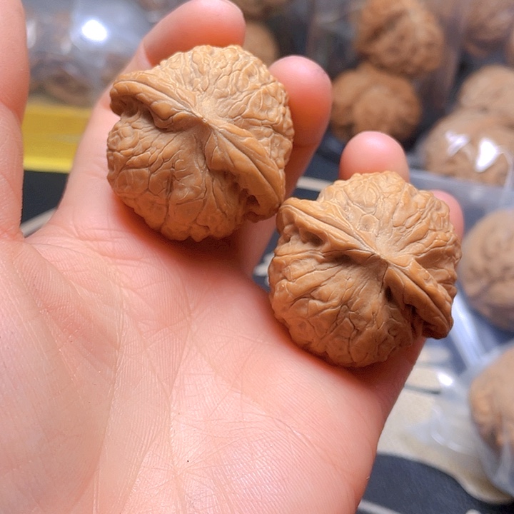 文玩核桃吊坠乾隆磨一对