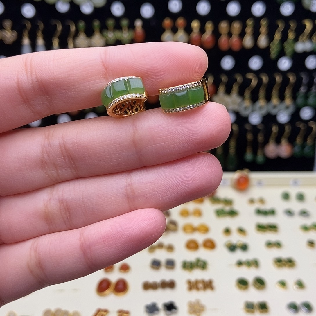 阿****和田玉银S925镶嵌耳饰