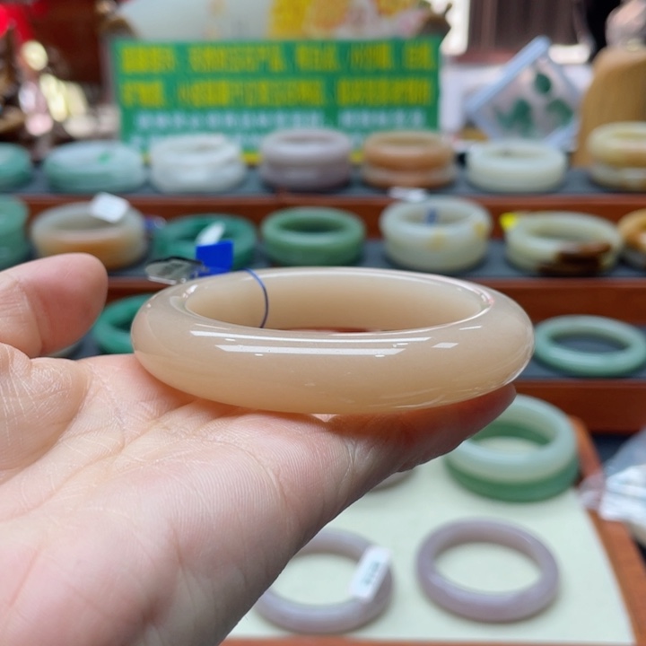 石英质玉手镯未镶嵌卤****瓜藕粉手镯