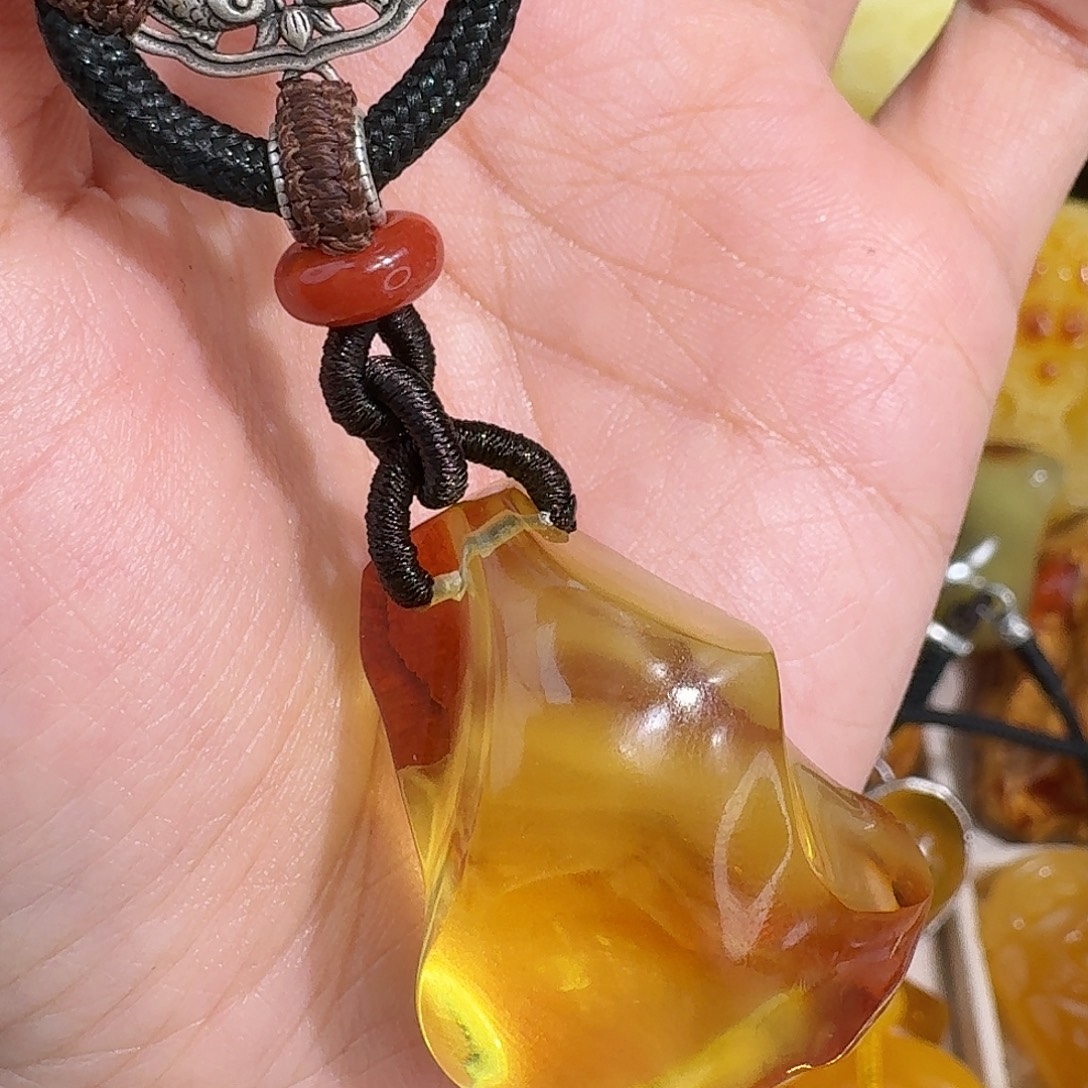 漫***翊琥珀未镶嵌裸石我