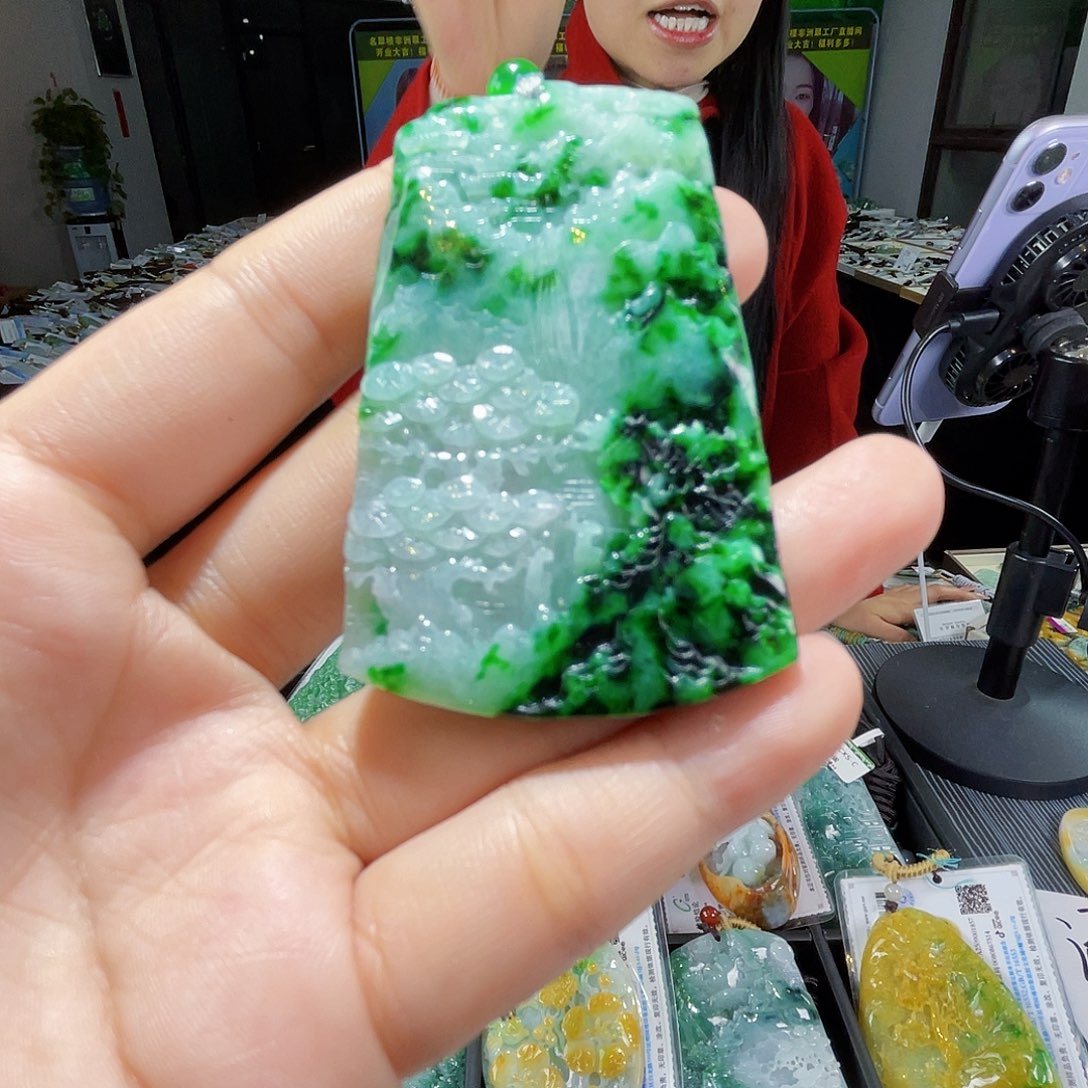颈饰未镶嵌翡翠一