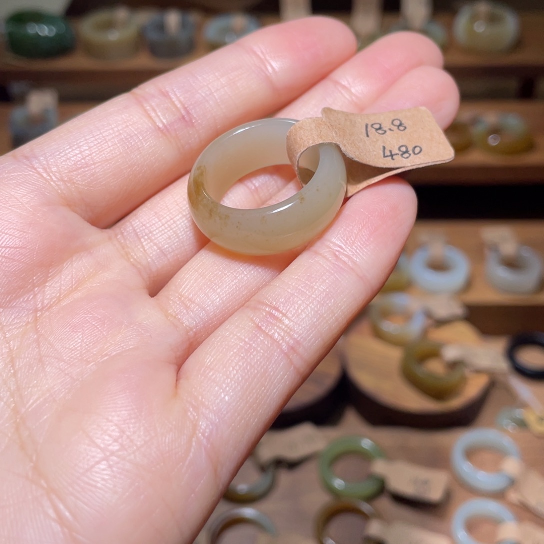 和田玉未镶嵌戒指?****?18.8