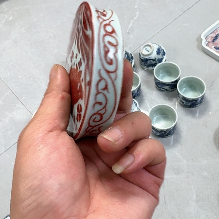 杯釉里红鱼藻盖置