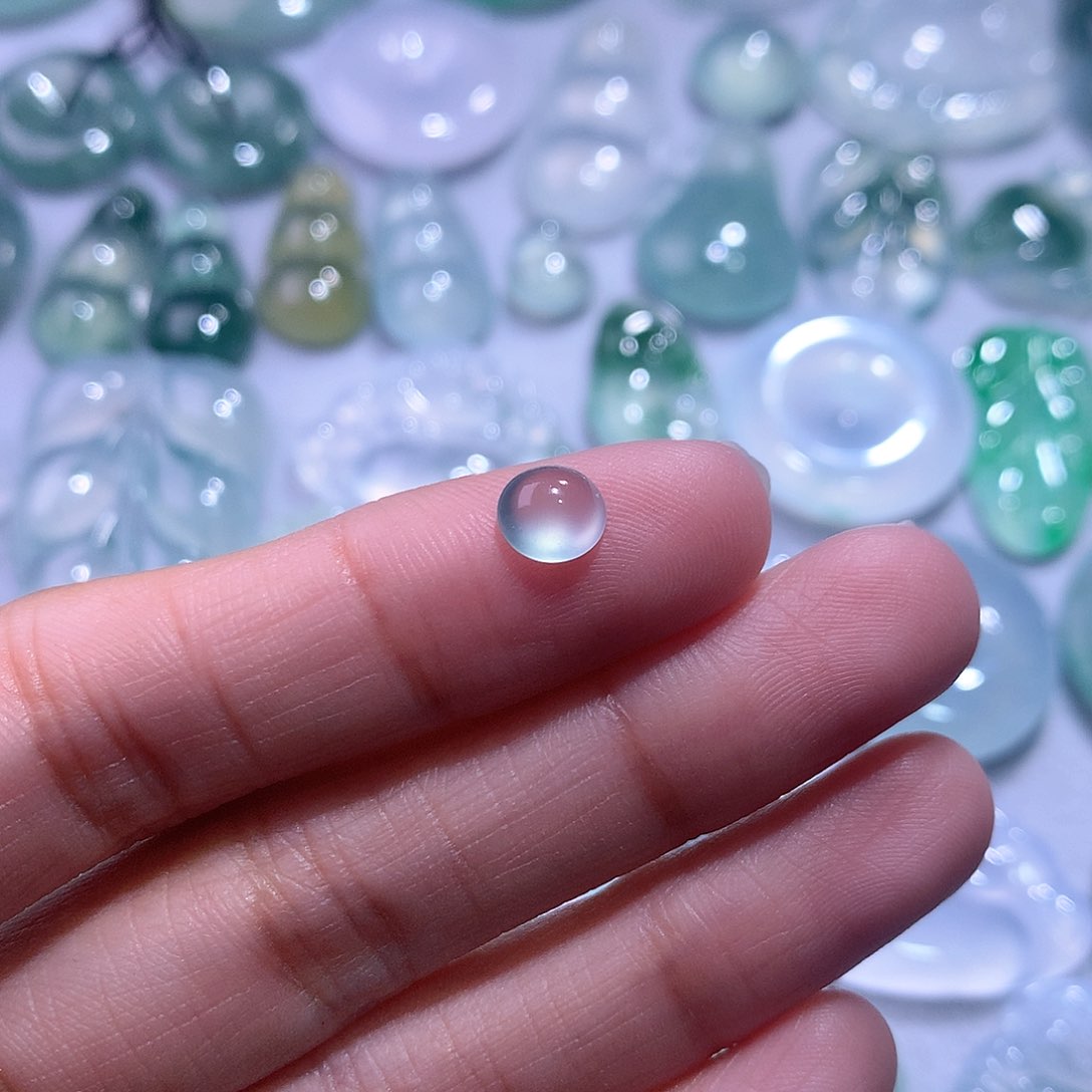 【闪购商品】翡翠颈饰未镶嵌蛋面