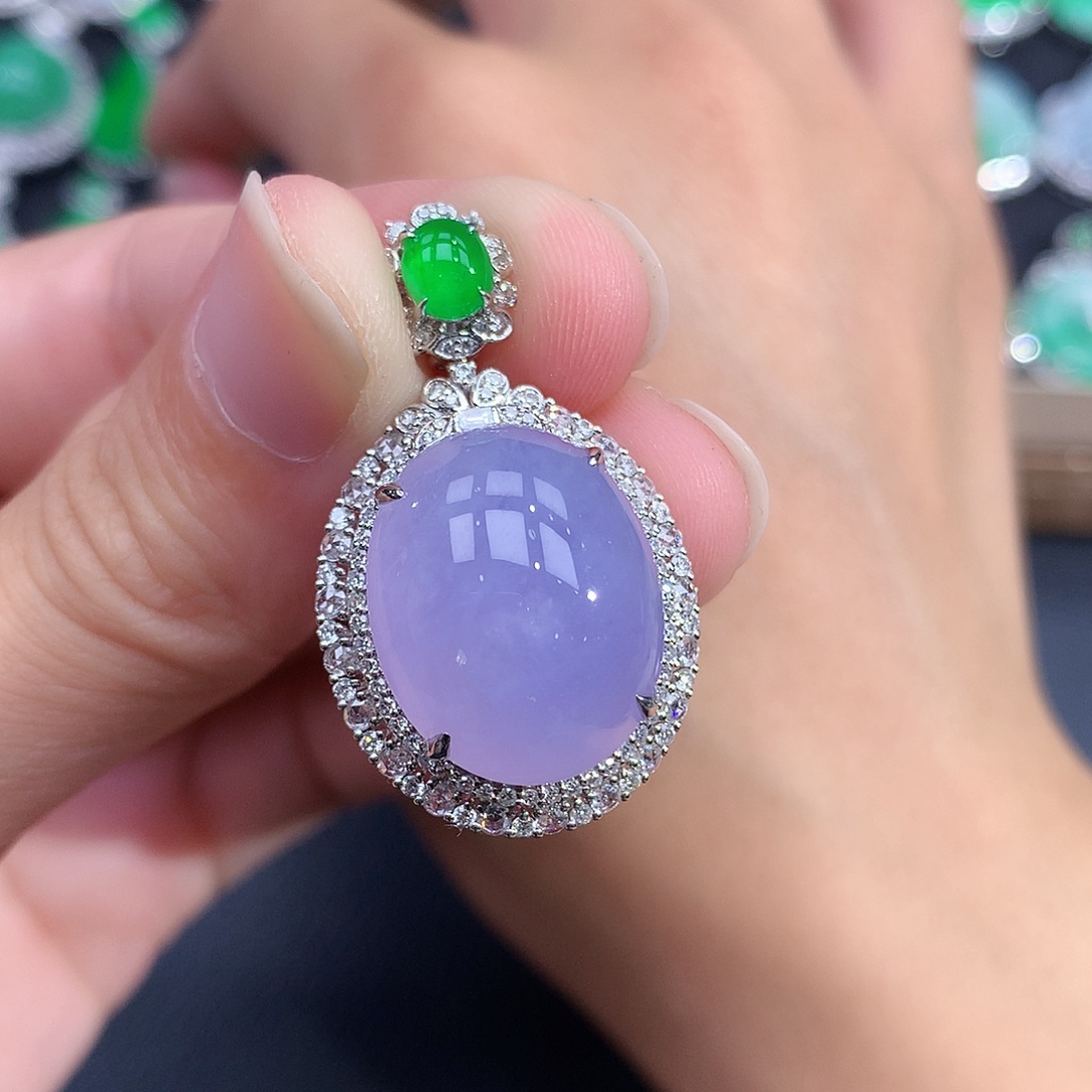 翡翠18K金镶嵌颈饰