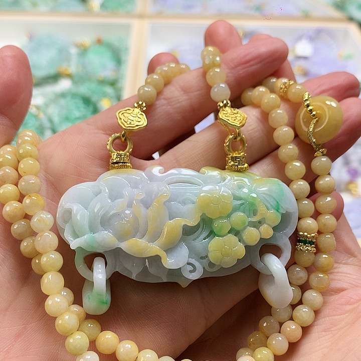 翡翠颈饰未镶嵌吊坠