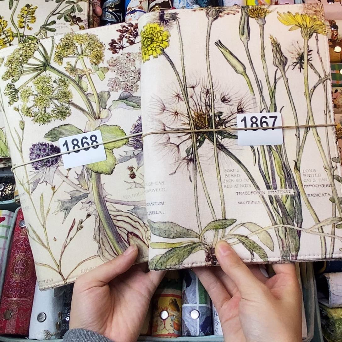 织绣两个A5活页不加纸68/67