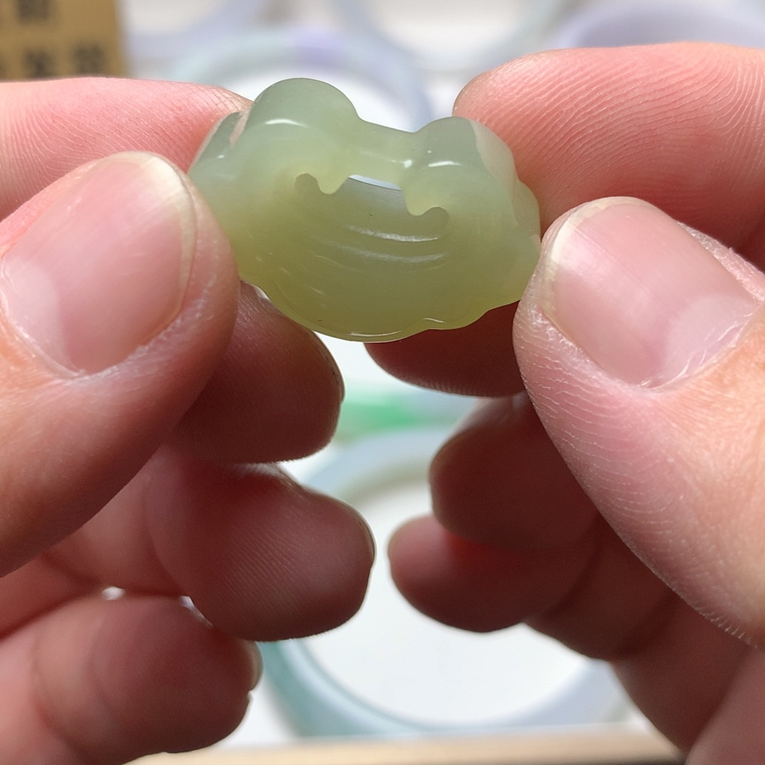 颈饰未镶嵌和田玉如意锁