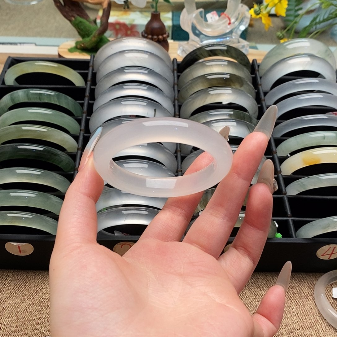 石英质玉未镶嵌手镯