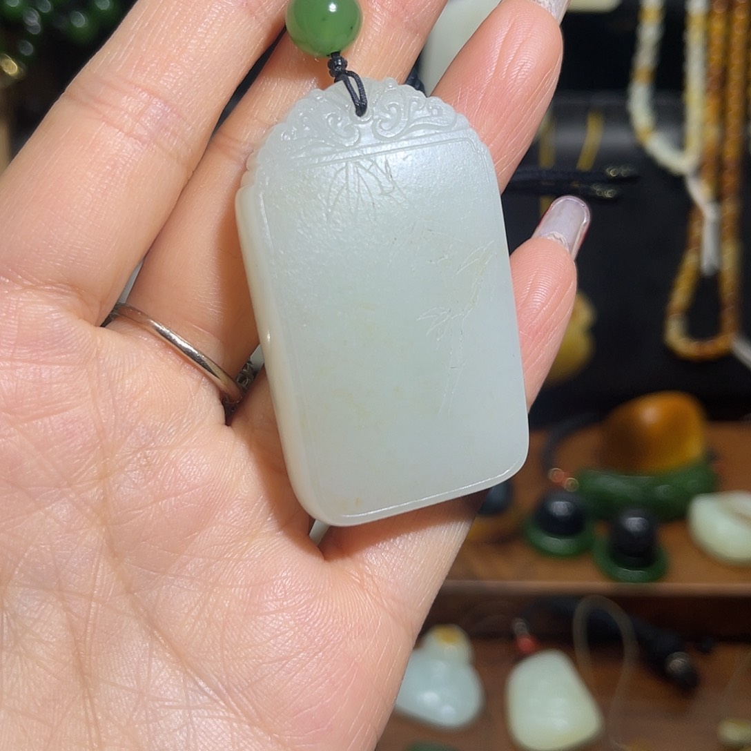 和田玉颈饰未镶嵌道**然