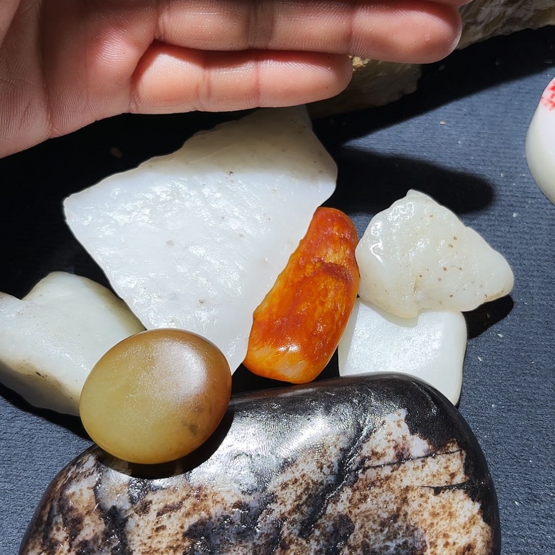 K***个和田玉未镶嵌珠宝奇石