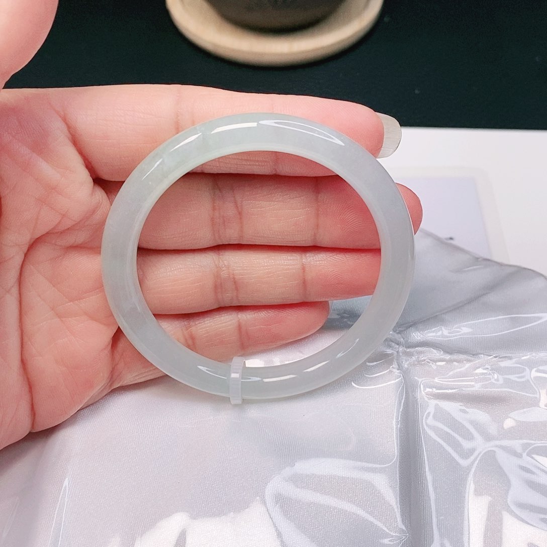 【闪购商品】翡翠手镯未镶嵌正圆53