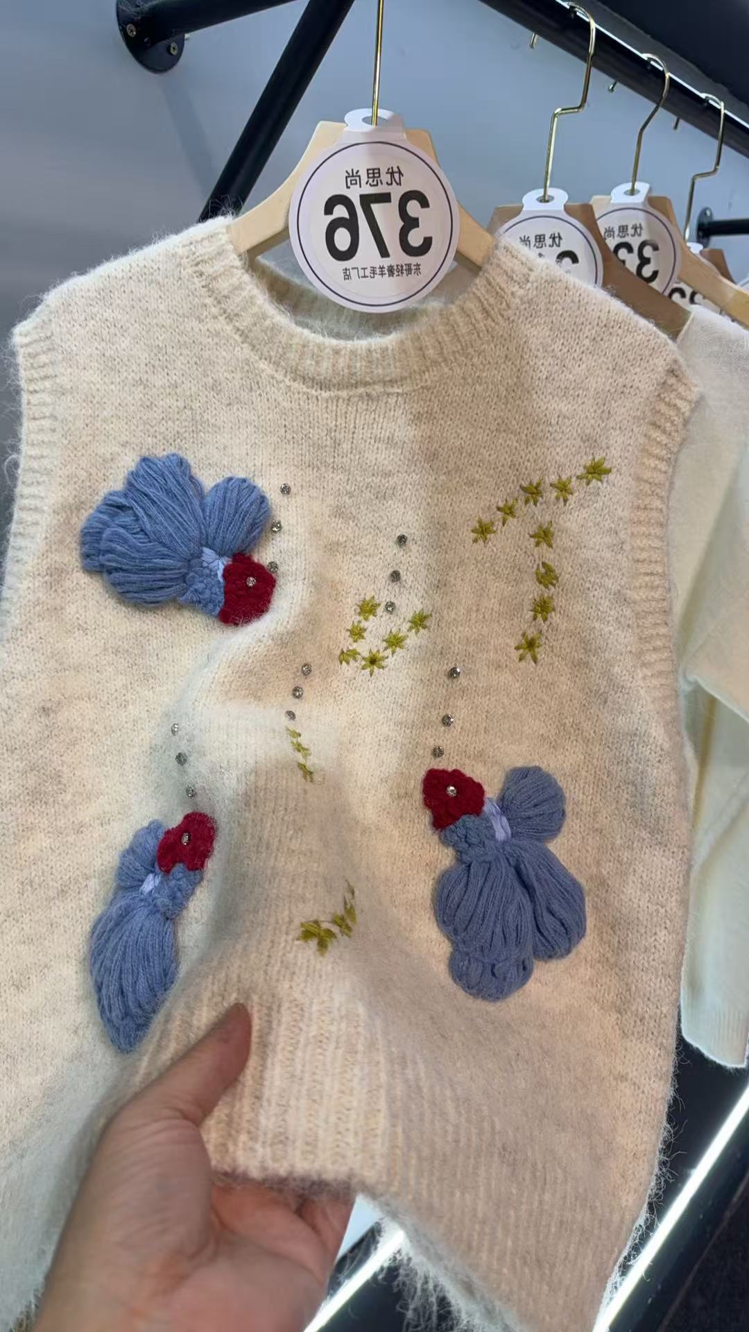 376冬季新款圆领无袖钩花小金鱼休闲风气质百搭气质内搭上衣女