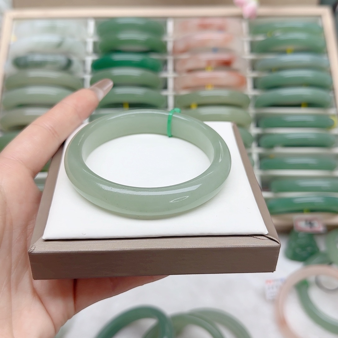 石英质玉手镯未镶嵌58口径