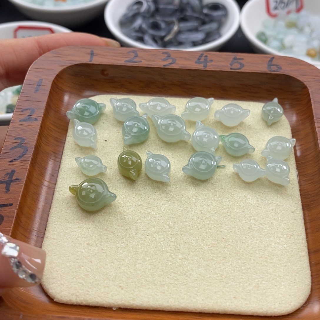 翡翠颈饰未镶嵌把把胡60一个可挑