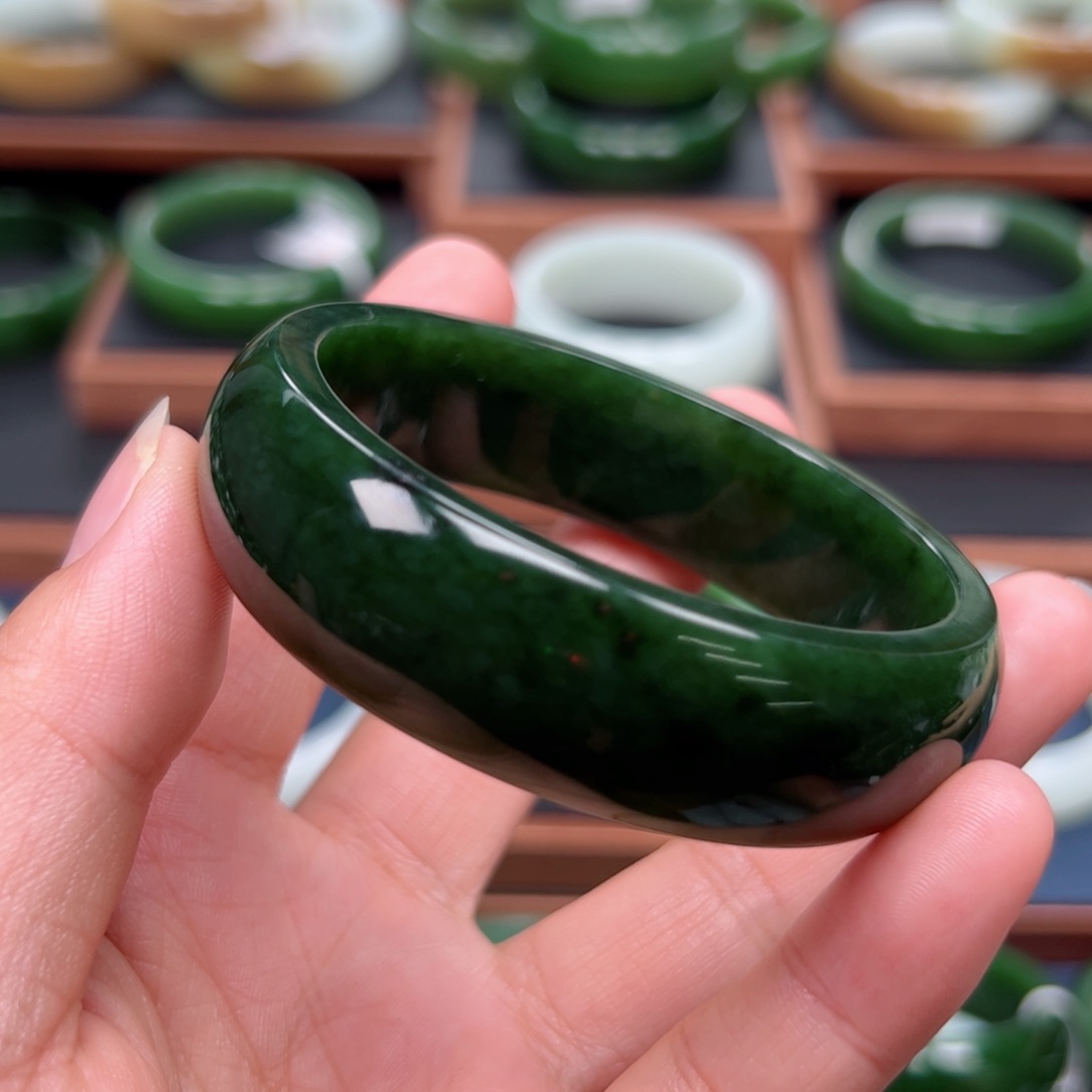 未镶嵌手镯和田玉（碧玉）