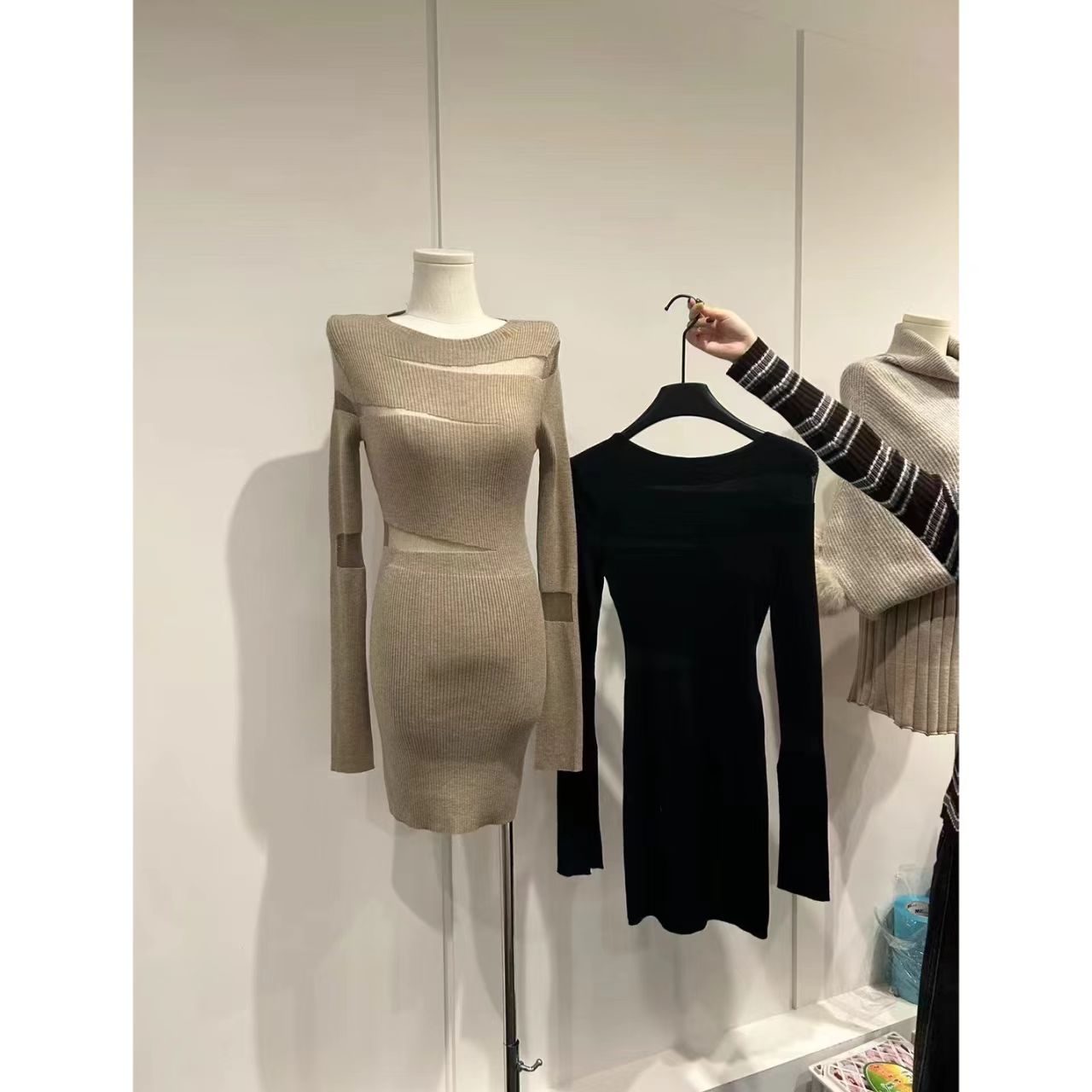 曼曼【韩系欲感】镂空拼网纱性感纯欲针织连衣裙25978#