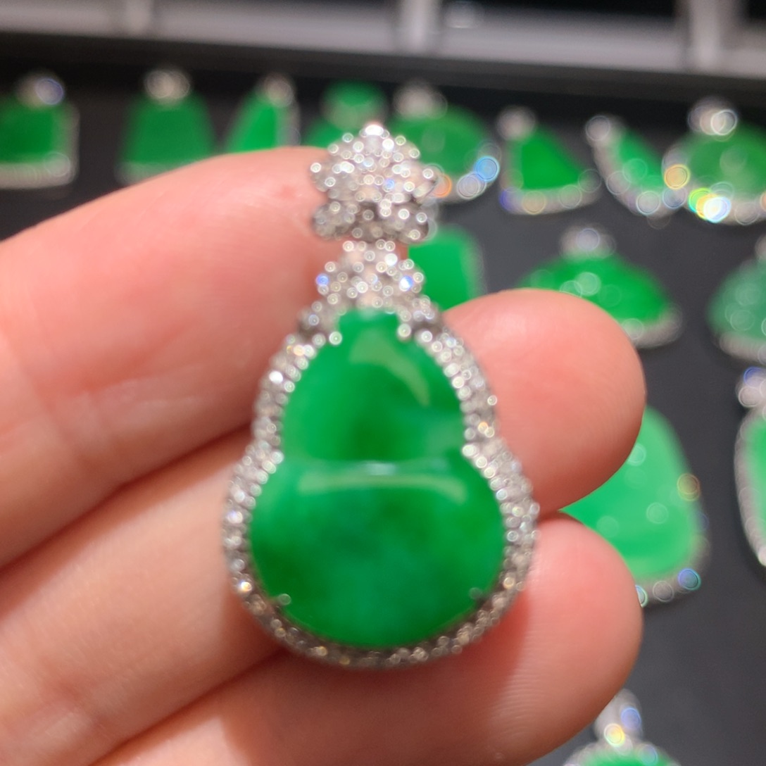 翡翠颈饰未镶嵌翡翠