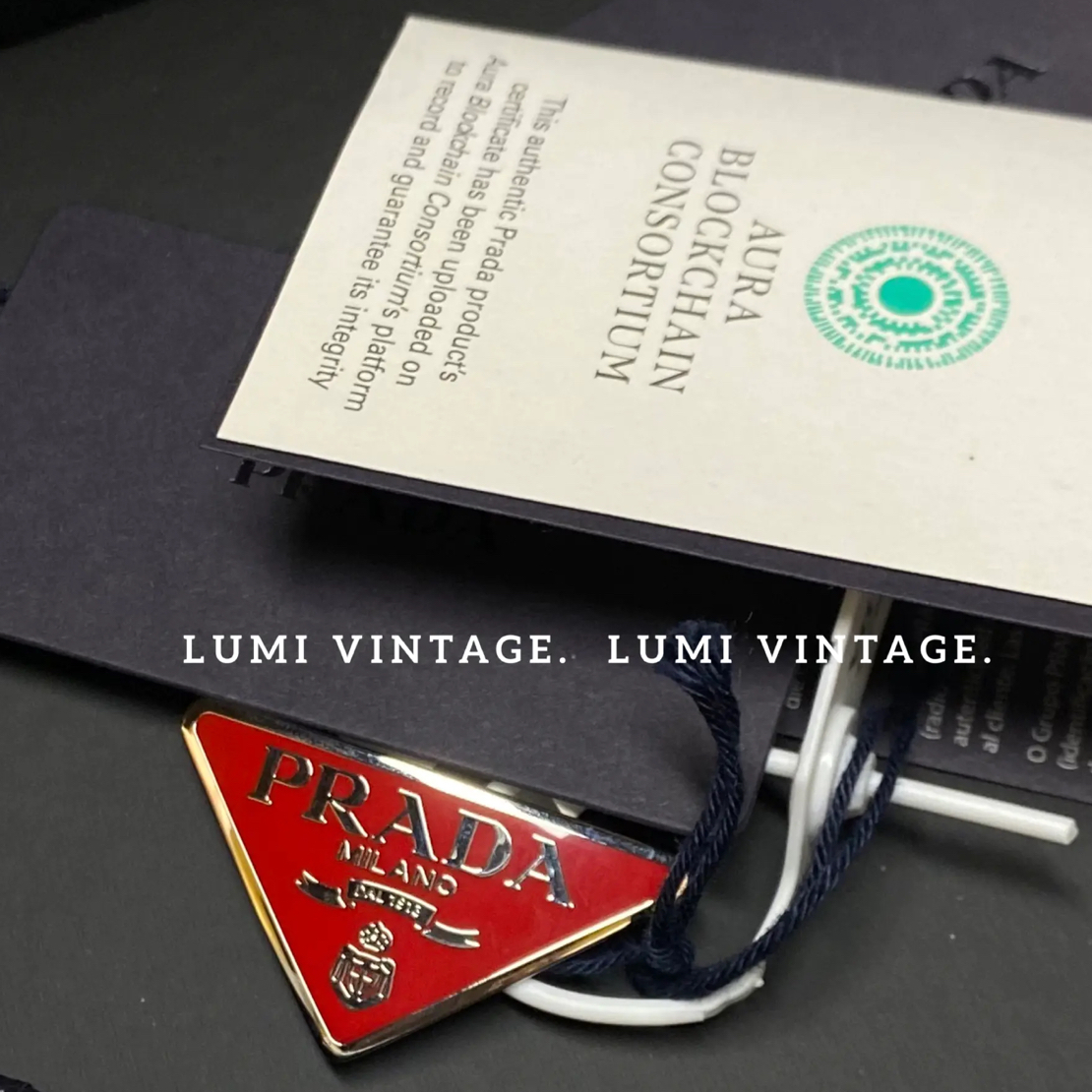 95新 Prada/普拉达 Lumi包展-红色三角珐琅发夹