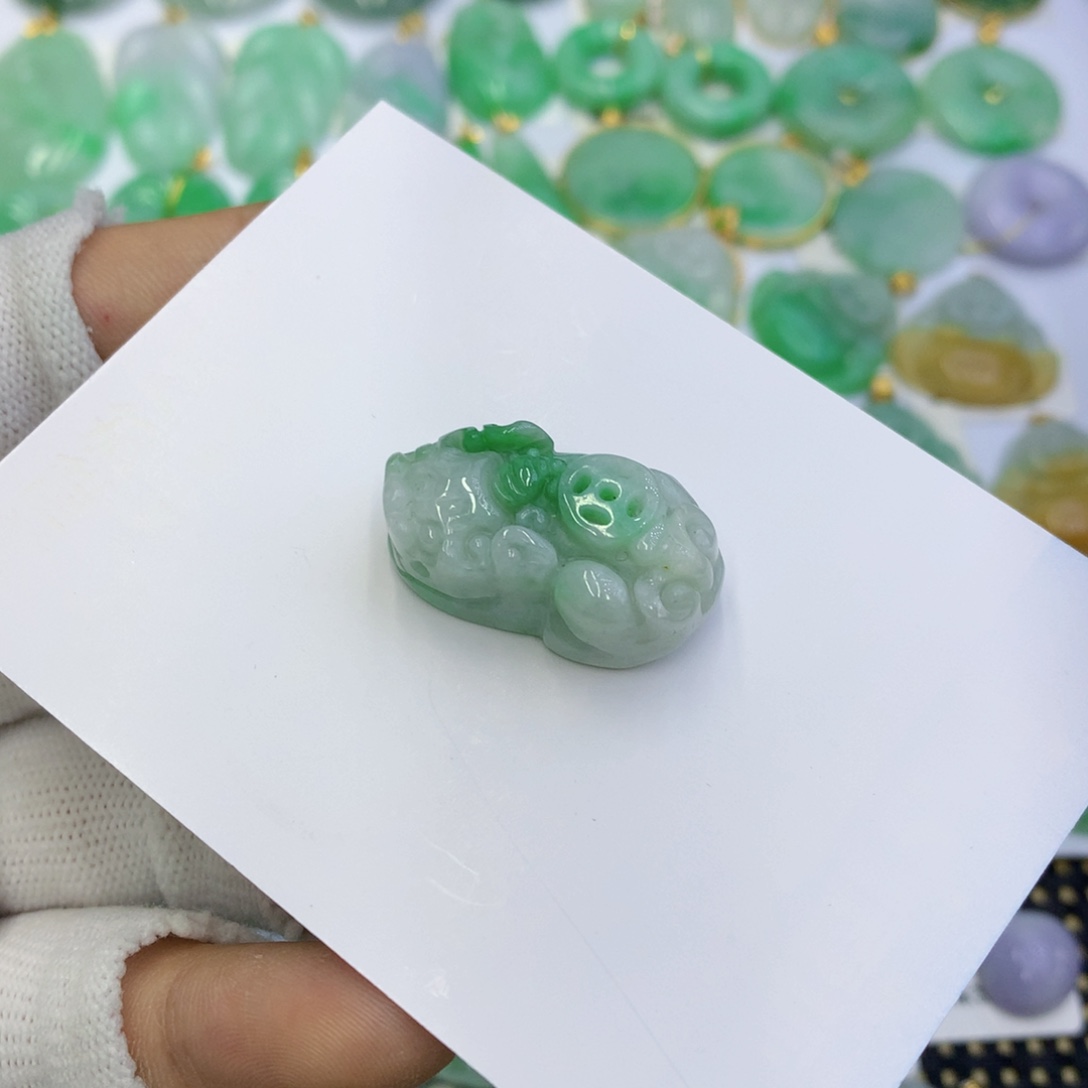 翡翠颈饰未镶嵌翡翠