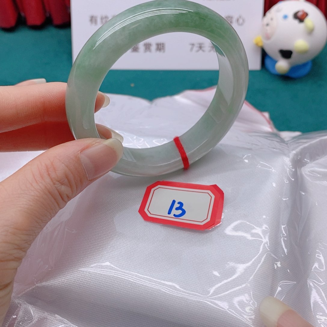 翡翠手镯未镶嵌飞*?13333333