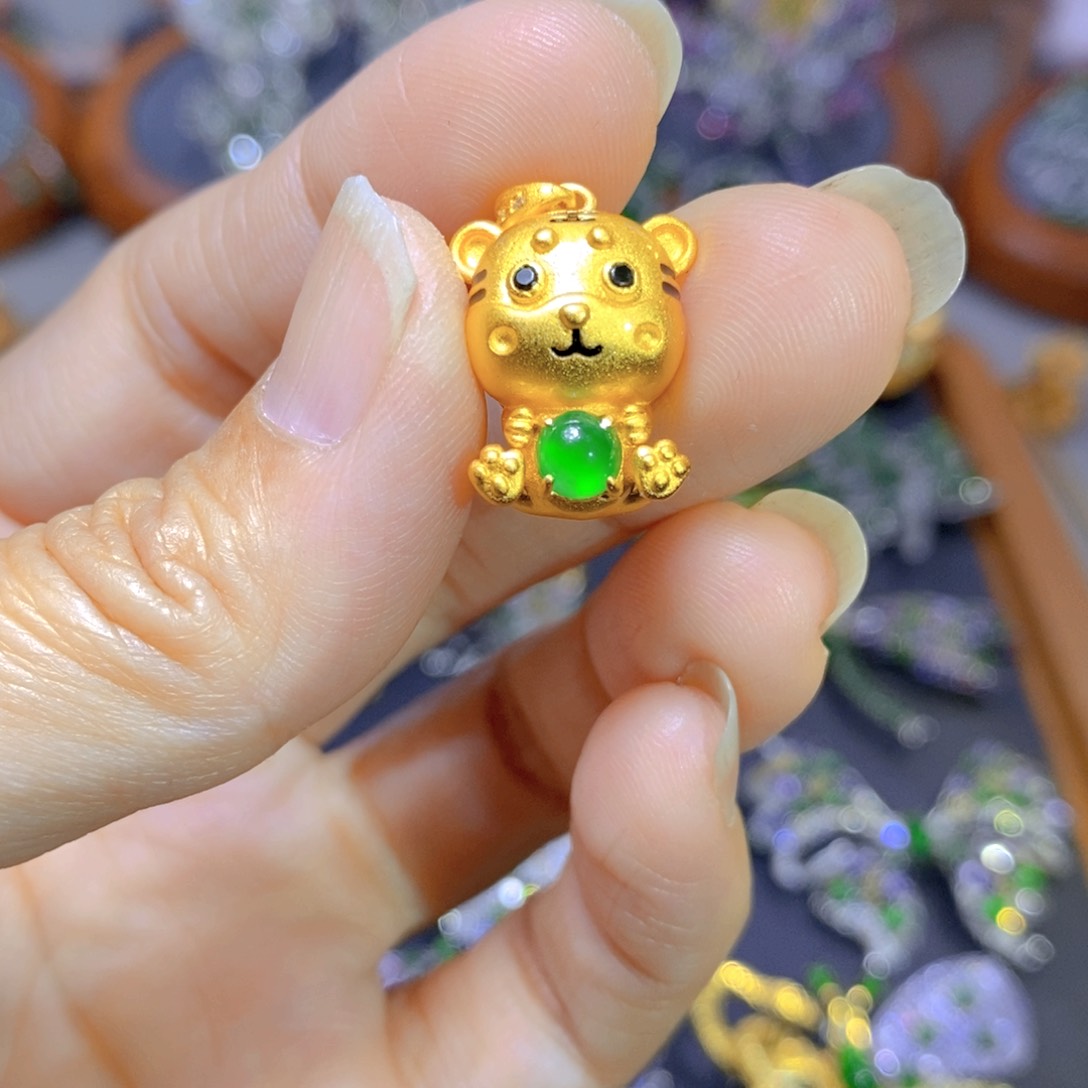 翡翠颈饰银S925镶嵌天然翡翠