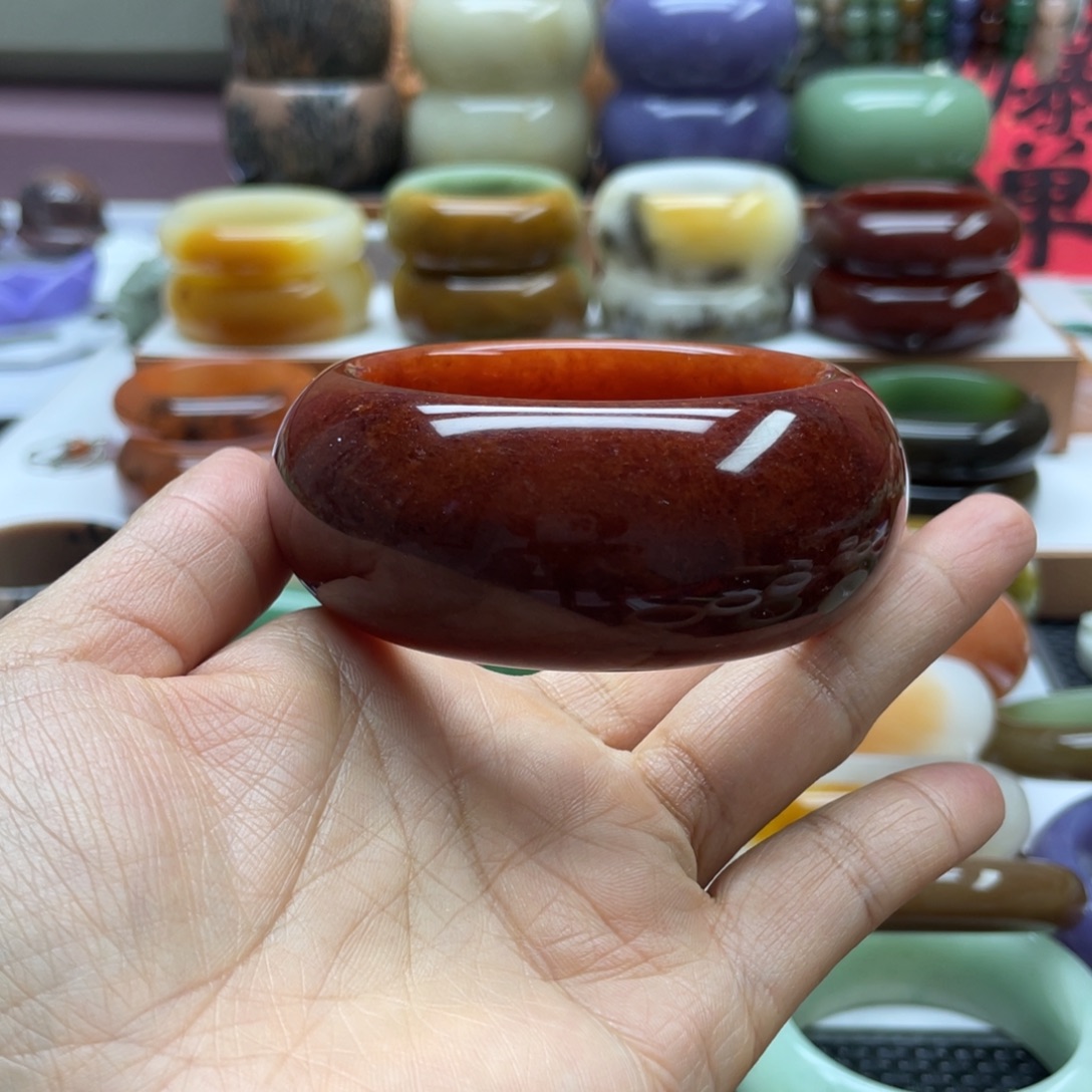 夕***限石英岩玉未镶嵌手镯