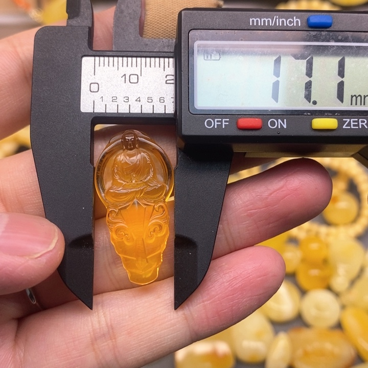 未镶嵌琥珀珠宝奇石